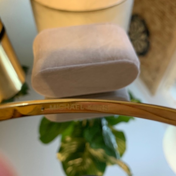 Navy blue and gold Michael Kors bracelet - Picture 3 of 6